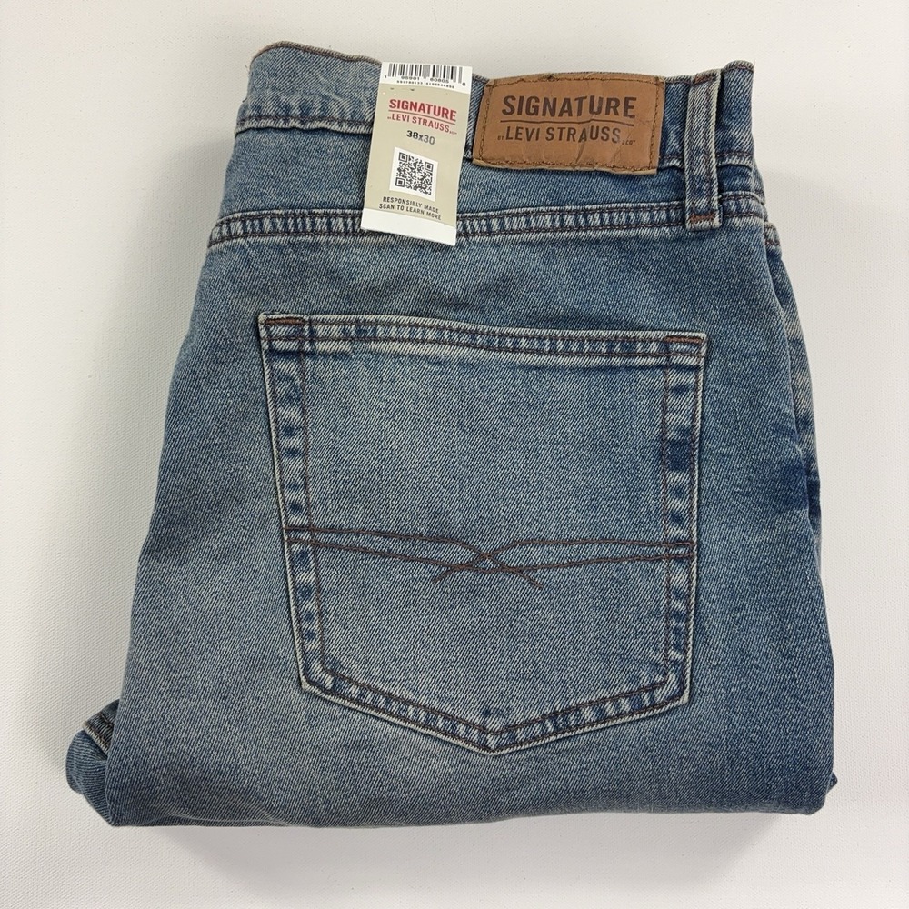 Signature Levi Strauss Jeans Mens 38x30 Light Wash Blue Slim Straight Denim
